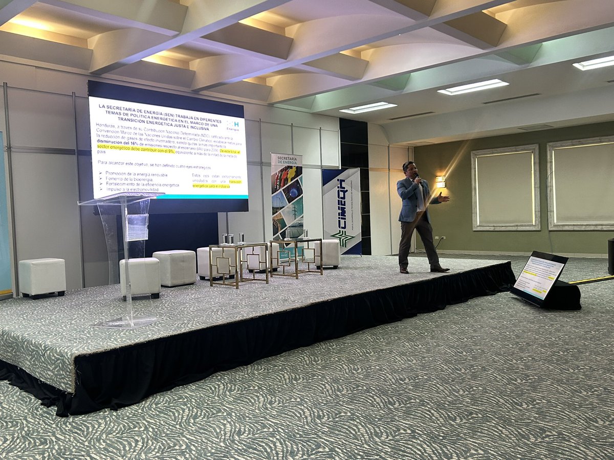 CIMEQH's tweet image. Panel de expertos sobre “Transición Energética con Justicia Social” con los ingenieros Tomás Rodríguez, René Benítez, Leonardo Deras, Dr. Jonathan Muñoz, y la moderación del Ing. Osly Rodas. 

#congresodeingenieria2025 #congresocimeqh2025 #IngenieriaHonduras