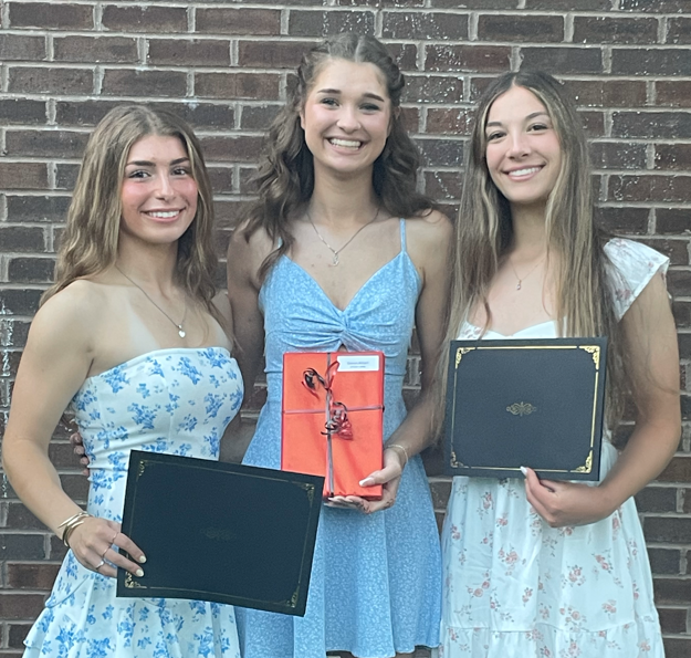 RMHSMAsoftball tweet media