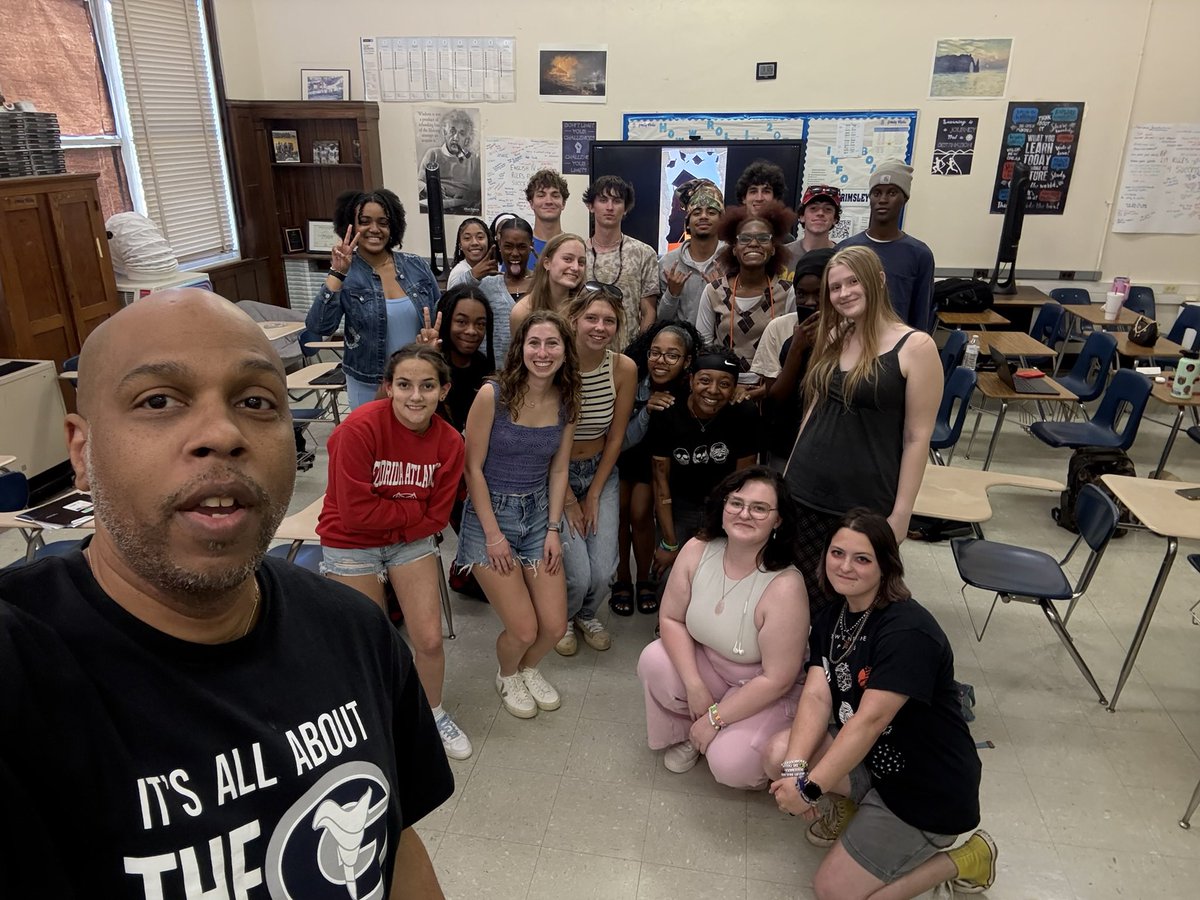Honored and humbled to receive the Larry Saunders Teaching Excellence award today. Outstanding way to end the 24-25 school year! Thanks to the Grimsley HS PTSA for recognizing what we do. Loved all my classes who make every day I come to work  worth it. 2 years left!