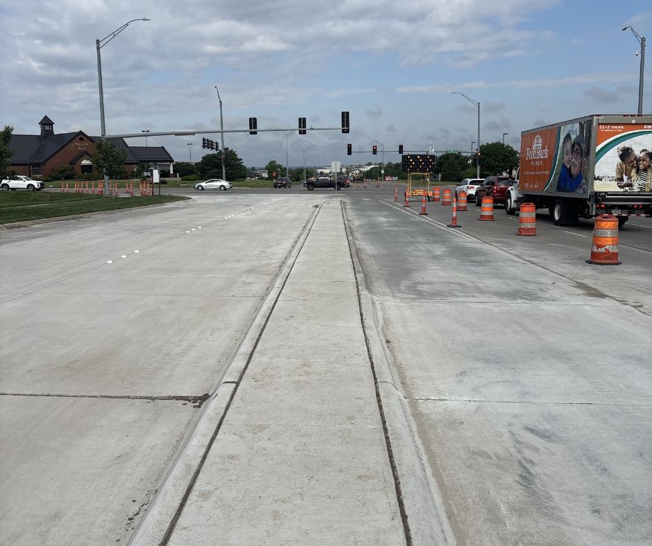 The eastbound lanes of Pine Lake Road between South 27th and South 29th streets have reopened following concrete repairs as part of a Lincoln on the Move project. 🙌

1/4