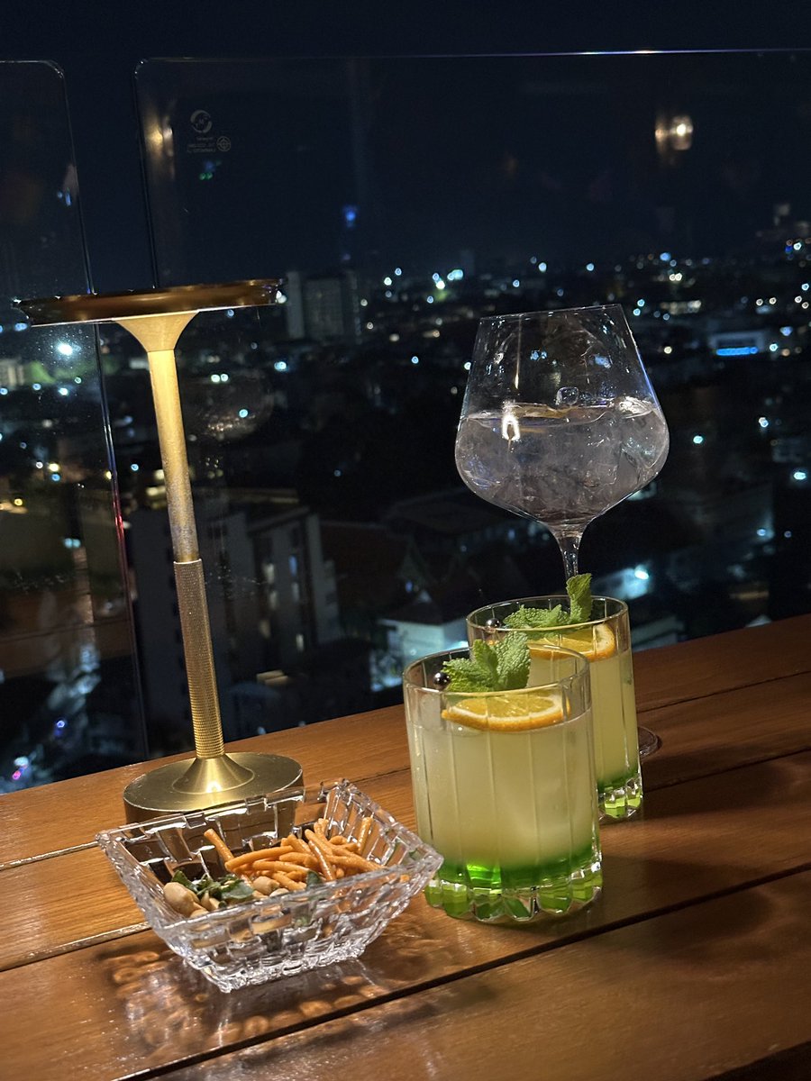 在清邁日常 希望我以後都能住高級飯店 有人愛我 給我很多很多錢 讓我不煩惱 但我想的太簡單了 哈哈哈  歡迎來認識 
#清邁 #包養 #開玩笑的 #日常 #健身 #腹肌 #泳池