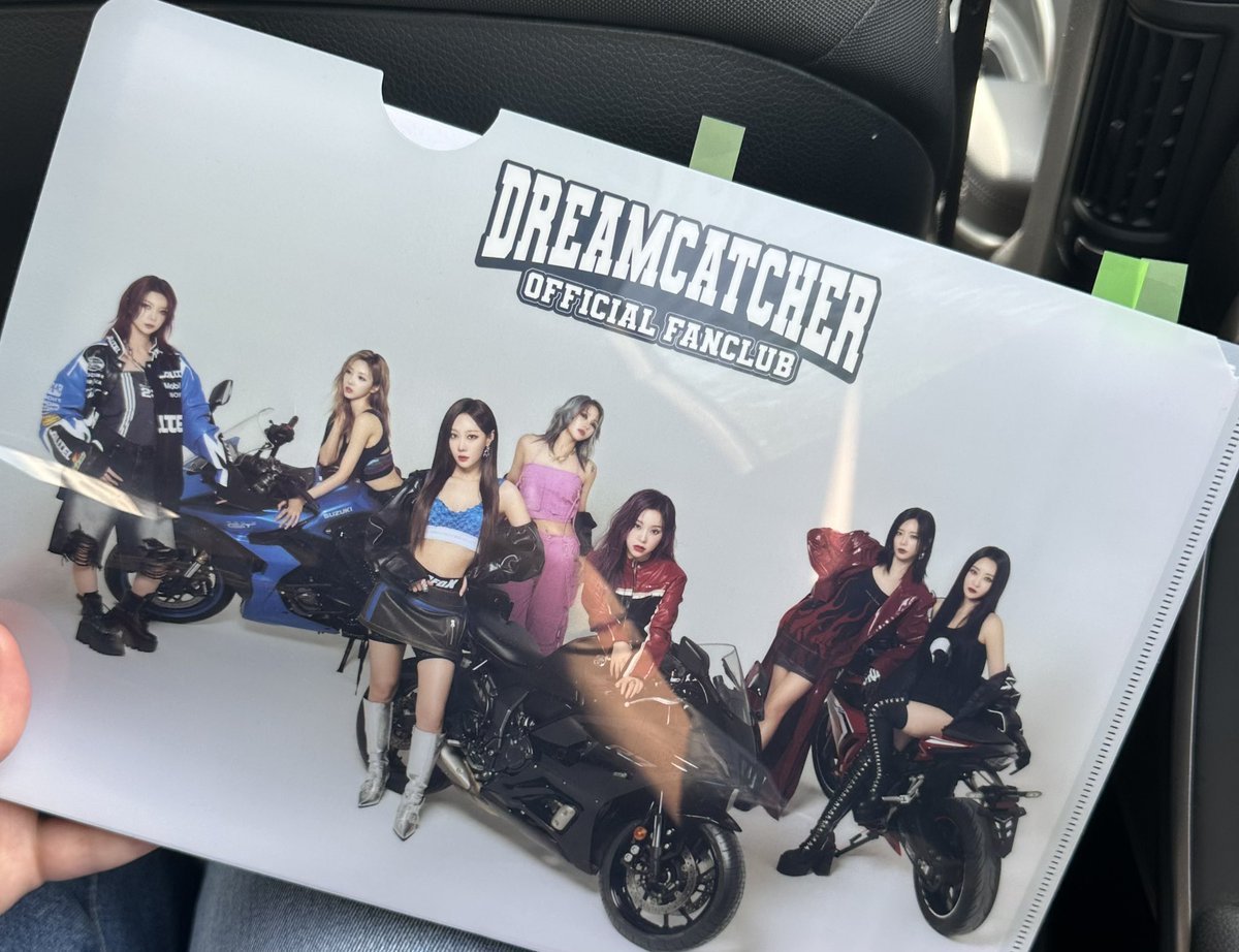 freaking love carrying my important documents in this holder