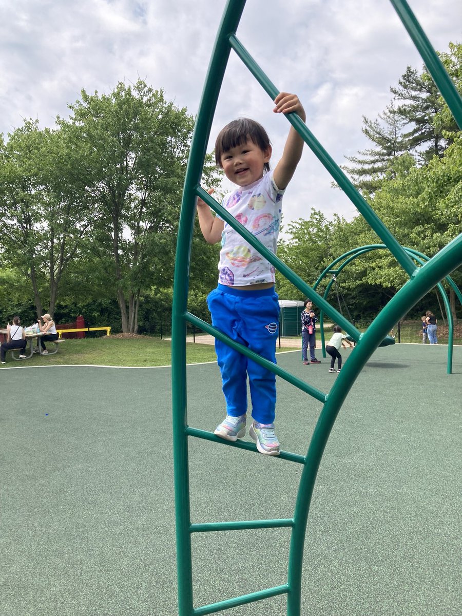 BirthToThree203's tweet image. 2025 Summer Group Connections have started! Families enjoyed a morning at the Sensory Garden Playground. @Naperville203 #elevate203