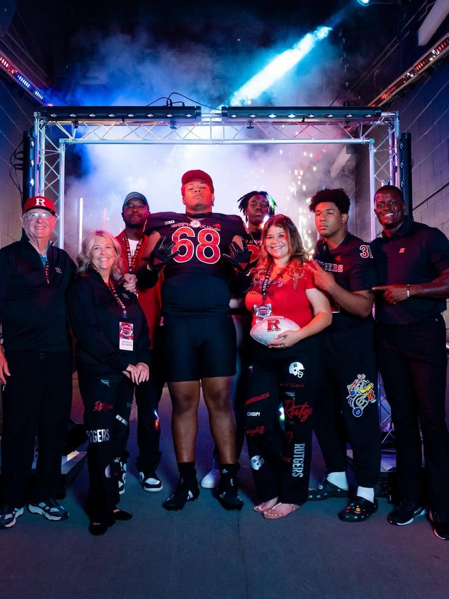 Rutgers Scarlet Knights | The Knight Report (@rutgersrivals) on Twitter photo Four-Star Rutgers OL commit <a href="/JaredGrizzly68/">Jared “Grizzly” Smith</a> on his Official Visit ⚔️
👉 tinyurl.com/June6thOVs Four-Star Rutgers OL commit <a href="/JaredGrizzly68/">Jared “Grizzly” Smith</a> on his Official Visit ⚔️
👉 tinyurl.com/June6thOVs