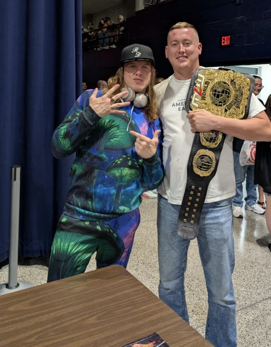 Met my bro <a href="/SuperKingofBros/">Matthew Riddle</a> in SC. Let’s do drinks later brotha !!