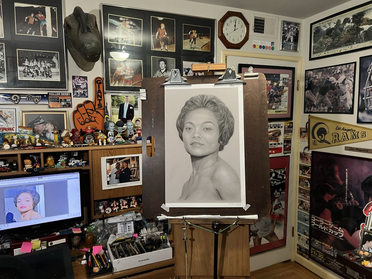 JimFitzartphoto's tweet image. Jim’s charcoal portrait of a young Eartha   jim-fitzpatrick.pixels.com His gallery 2,344,800 + visitors #jimfitzpatrick #portraitart #portraits #beauty #woman  #jimfitzpatrickartworkandphotography #charcoal #blendingstump #sandedpaper #hyprerealism #realisticdrawings #face