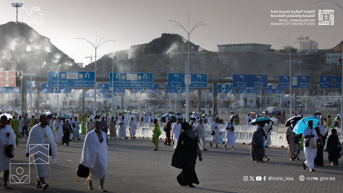 RCMC_KSA's tweet photo. في دروب الجمرات… تتعانق الشعائر مع العناية، وتُروى الأجساد برذاذ يخفّف وهج الشمس.
 #حج_1446هـ #يسر_وطمأنينة
#لبيك_والسبل_ميسرة https://t.co/1lXrxHH769