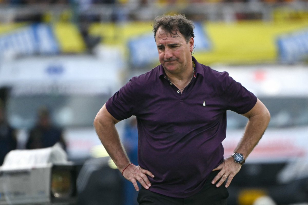 Jhon Durán, Luis Suárez y el Cucho Hernández no están por encima de Dayro Moreno. Cinco partidos sin ganar y a Lorenzo se le acaban los argumentos. No hay forma de defenderlo: su equipo no juega a nada.