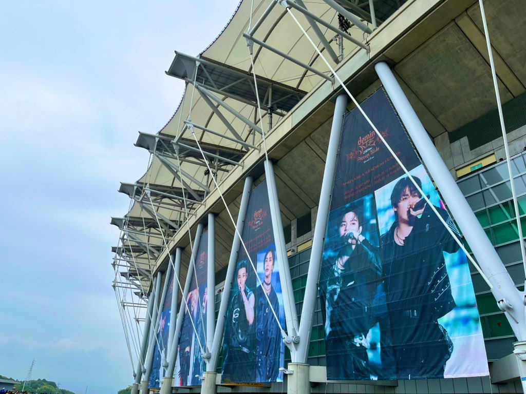hjhkrk's tweet photo. 静岡のエコパスタジアム、駅から離れた山の中という非日常感により、スキズとステイのためだけの空間という特別性が際立って、すごくいい体験だったな。楽しかった。 https://t.co/S5WD4FVnLt