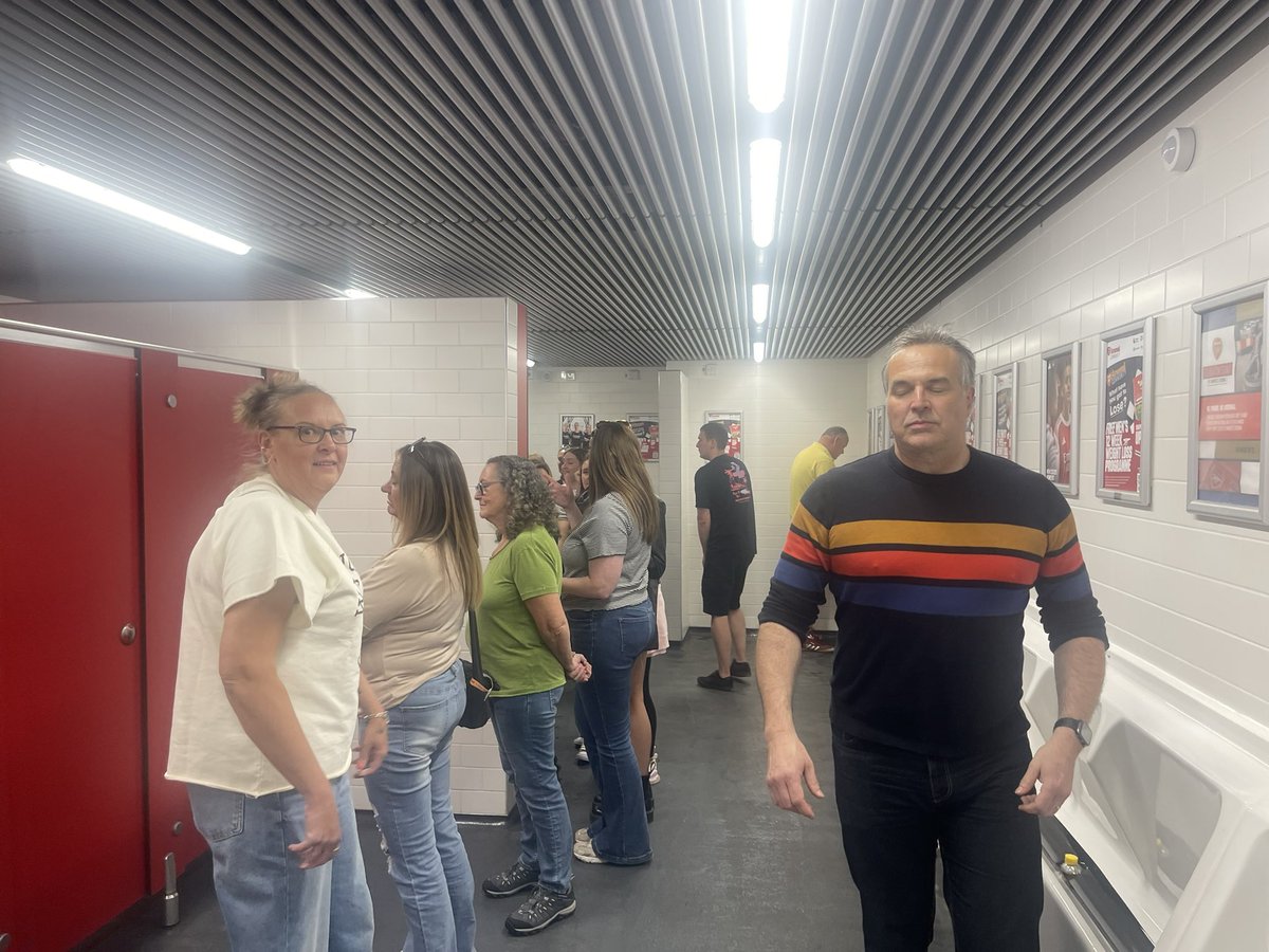 Graham Berry MNDA Runner (@grahamberry72) on Twitter photo This is the MEN’s toilet at the Emirates Stadium at this evening’s Robbie Williams gig. I’d be arrested if I went in the women’s. These all told me to fuck off when I said something <a href="/Arsenal/">Arsenal</a> this needs sorting! <a href="/sharrond62/">Sharron Davies MBE</a> <a href="/emirates/">Emirates</a> Men have a right to a single-sex toilet too This is the MEN’s toilet at the Emirates Stadium at this evening’s Robbie Williams gig. I’d be arrested if I went in the women’s. These all told me to fuck off when I said something <a href="/Arsenal/">Arsenal</a> this needs sorting! <a href="/sharrond62/">Sharron Davies MBE</a> <a href="/emirates/">Emirates</a> Men have a right to a single-sex toilet too
