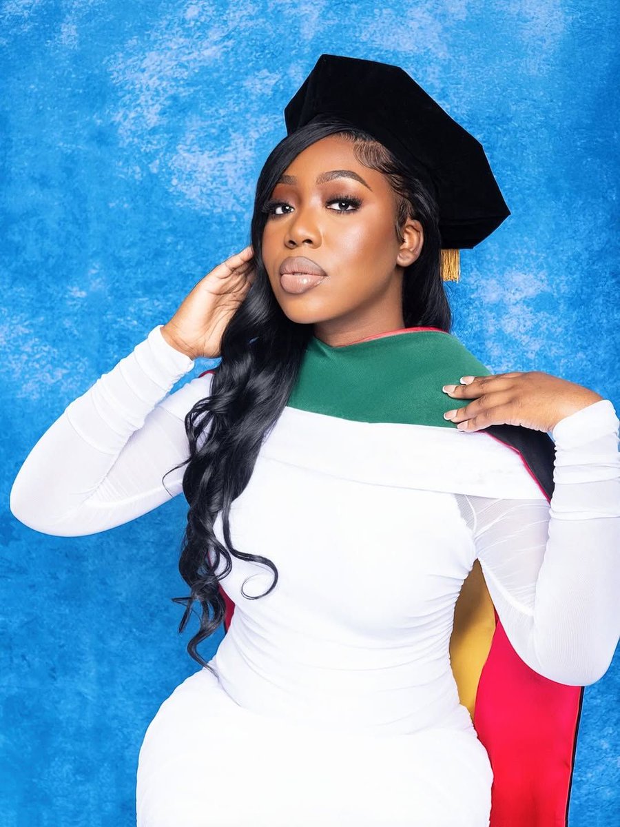 MelaninDocTweet's tweet image. Huge congrats, Dr. Rolanda A. Brown! 👩🏾⚕️✨
You turned purpose into power and walked this journey with God at the center. May your faith continue to guide you as you care, lead, and heal. We’re celebrating you loud and proud!
#GradSZN #MelaninDoc #SGUGrad #OnlyGod