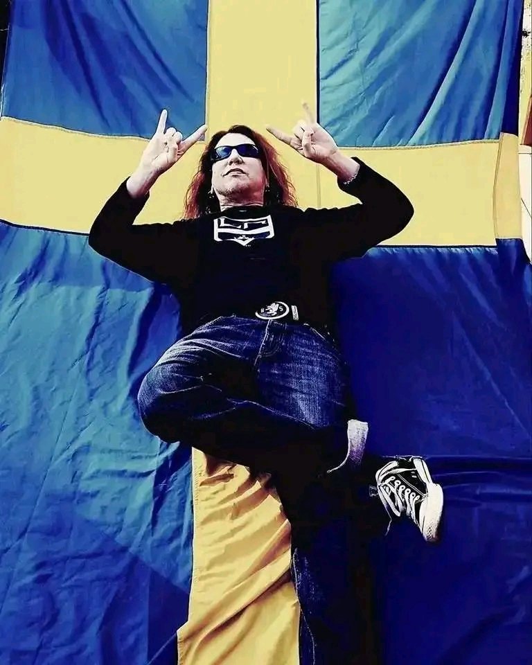 Today June 6 is the National Day of Sweden! (basically like the 4th of July in America) Grattis Sverige! 🇸🇪 #Sverigesnationaldag #Svedala #martenandersson #martenanderssonbass #bassist #bassplayer #Sverige #sweden