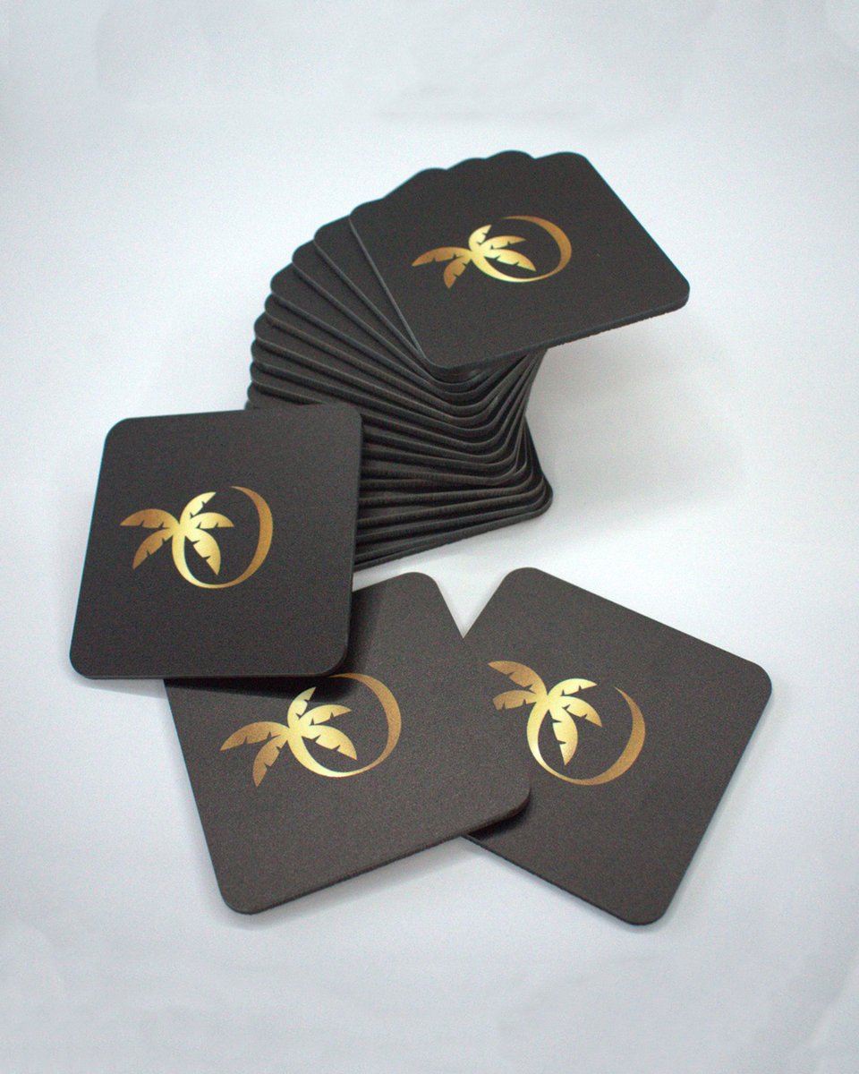 En PLANET PRINT nos encargamos de darle ese toque especial a cada rincón. Estos posavasos personalizados son el ejemplo perfecto de cómo algo pequeño puede elevar la experiencia del cliente. 
¿Quieres personalizar los tuyos? Escríbenos 
#PlanetPrint #PosavasosPersonalizados