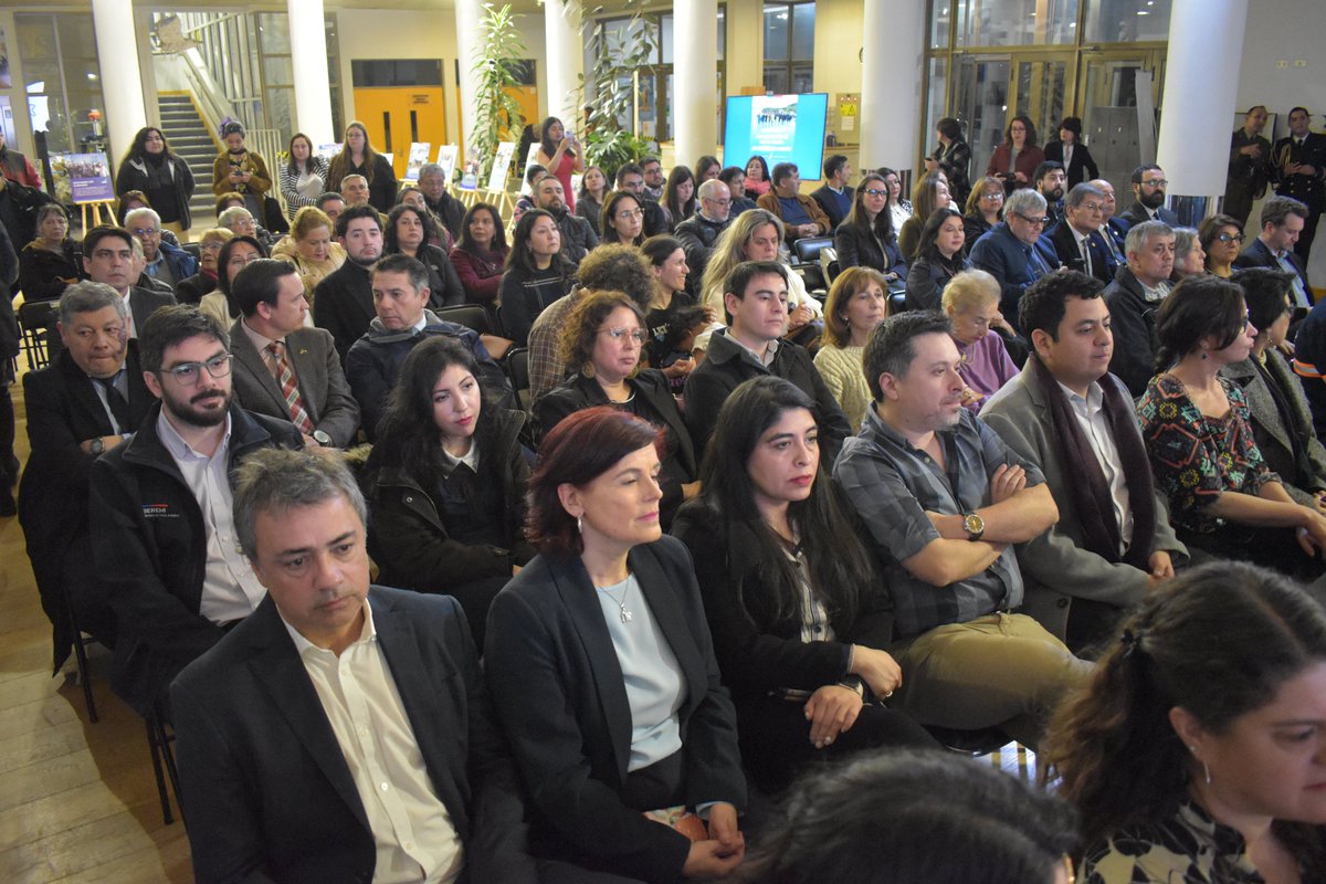 DPRMagallanes's tweet image. 👥🇨🇱 Hoy el Delegado Presidencial Regional realizó la Cuenta Pública Participativa 2025, en la que dio cuenta de la gestión del Gobierno del Presidente Boric en Magallanes, reforzando el compromiso con un mejor futuro para todas y todos. #ChileAvanzaContigo