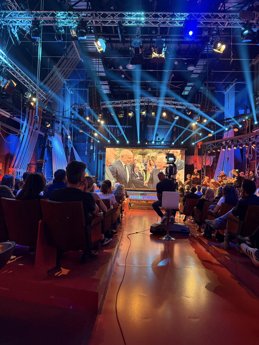 SalernoSal's tweet image. Grazie a tutti qui e lì.
Grazie Amii Stewart @Enneppi @Pennacchiiiii @alessiomarzilli @carminedelbig @CelenzaFabio
A venerdì prossimo
Finale di stagione
Sempre e comunque @La7tv @welikeduel #PropagandaLive
(Buon fine settimana,
“libertà è partecipazione”).