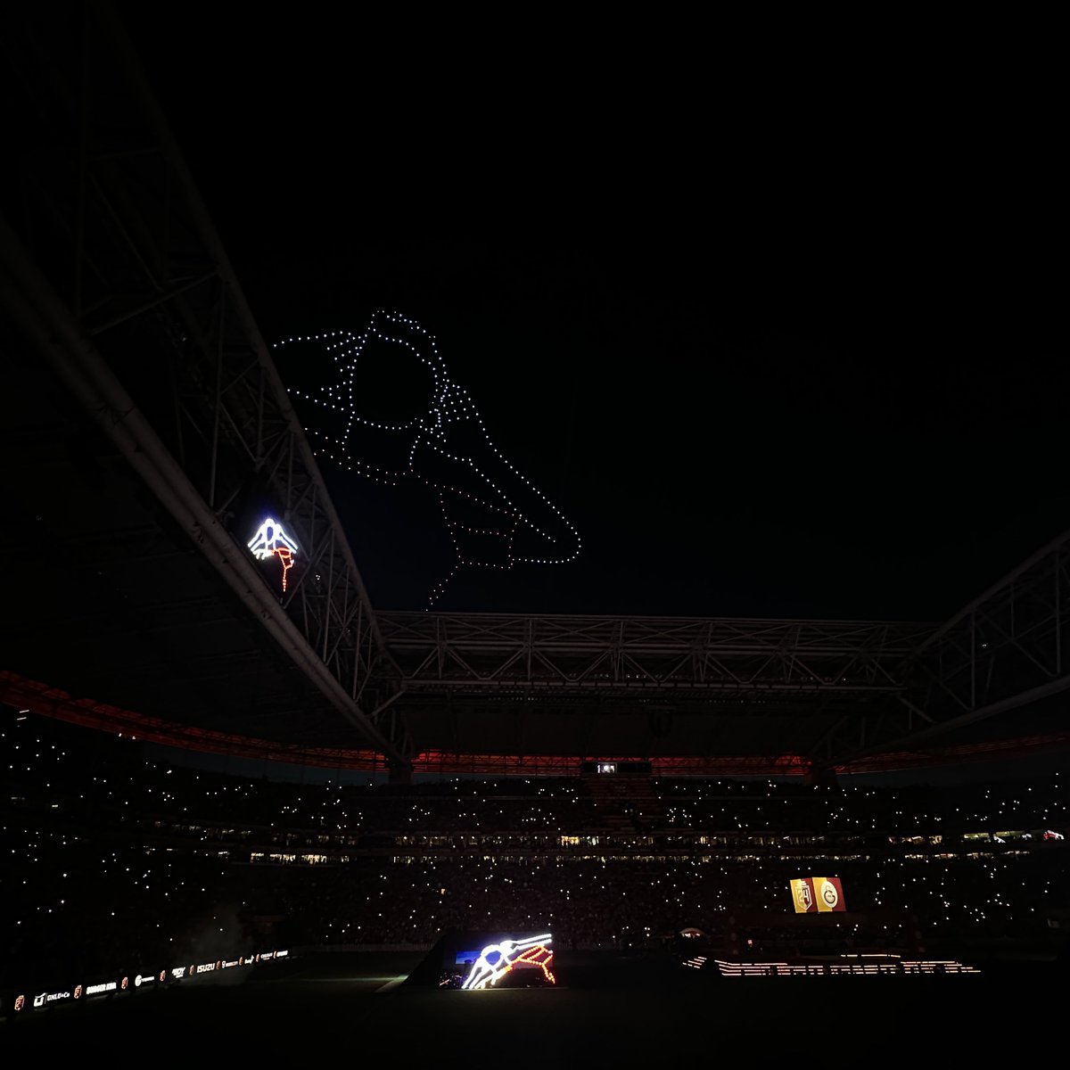 Umutsuzluğa kapılırsan gökyüzüne bak…