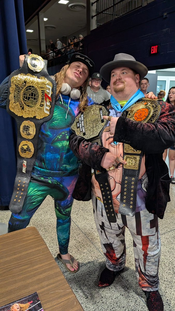 <a href="/deborahaabbott/">Deborah Abbott The Rabbit</a> Matt riddle loves our comic book <a href="/SuperKingofBros/">Matthew Riddle</a>