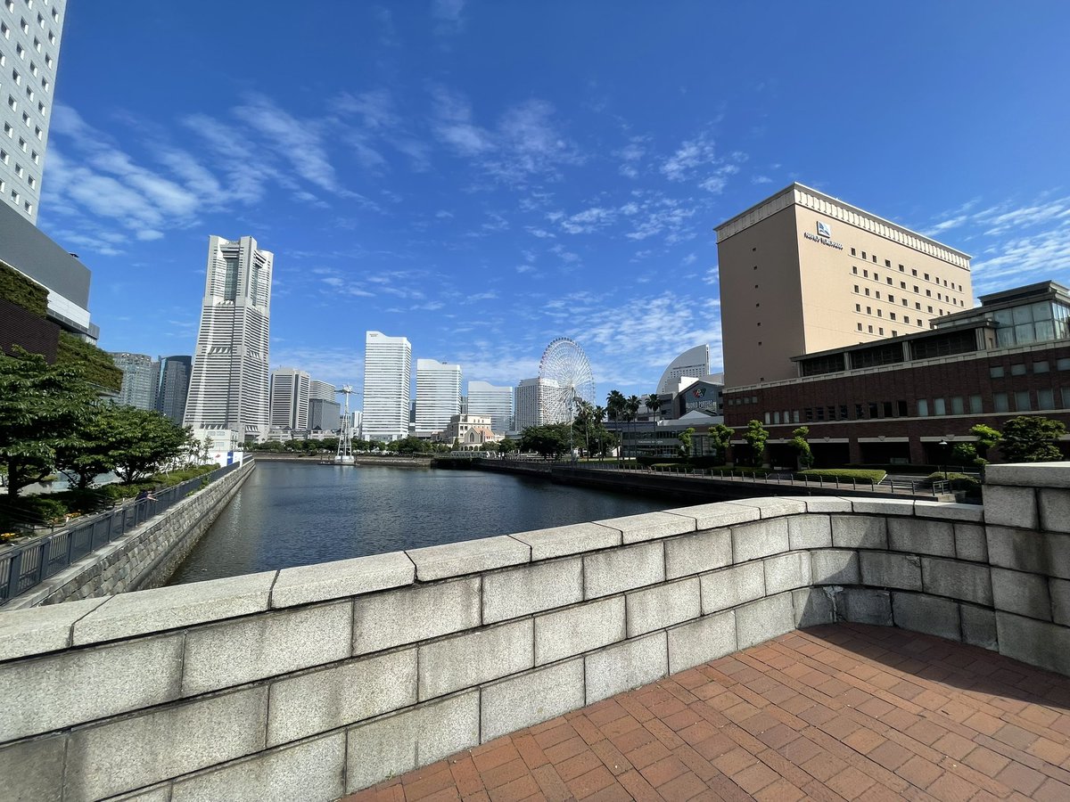 仕事の日に限って晴れていますね
