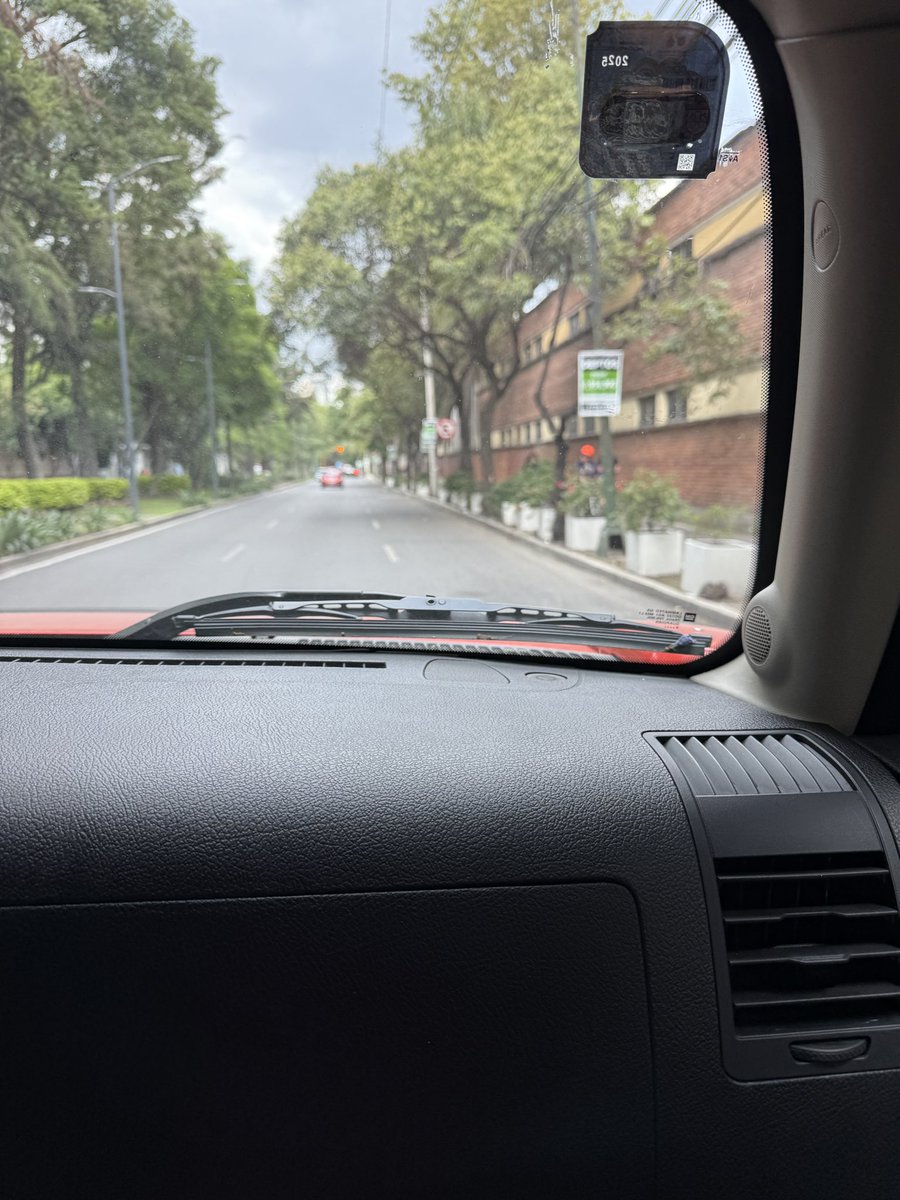 Acaban de linpiar la calle y ya vinieron a llenarnos de letreros 😡 <a href="/locatel_mx/">@locatel_mx</a> <a href="/MHcesac/">MH CESAC</a> <a href="/mauriciotabe/">Mauricio Tabe Echartea</a> asi la impunidad y amparo al cártel inmobiliario, Cervantes saavedra col granada mh