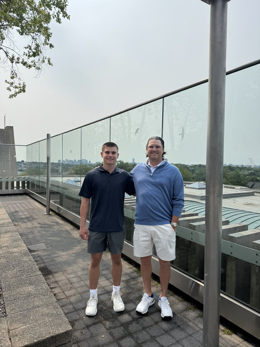LucasGordon02's tweet image. Thank you to @Coach_Lopes and @_CoachMurphy for giving me a tour of the campus of Tufts University. I had a great time in Boston and learned a lot about @FootballTufts!
