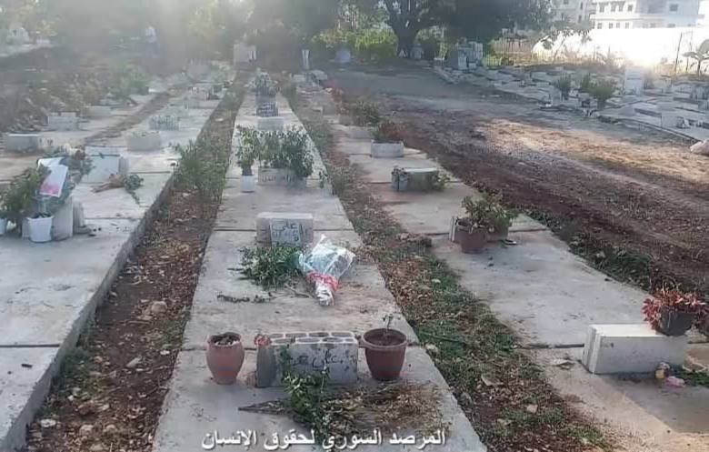 Andjela_Sipovac's tweet photo. #Syria #Banias #SyrianCoast #Alawites #AlawiteMasacre #AlawiteGenocide #StopAlawiteGenocideInSyria #StopTerrorizingAlawiteCommunity #RussiaSaveAlawites In the photo – mass graves of the victims of the massacre in the Qusur neighborhood of the city of Baniyas on the first day of Eid al-Adha.