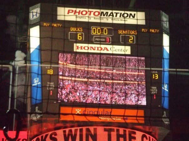 MsSweetBri's tweet photo. June 6th, 2007. Cannot believe it’s been 18 years! Moment I will never forget ✨

@AnaheimDucks 
@TeemuSel8nne 
@fbeauch23 https://t.co/P2X8DzGZ1L