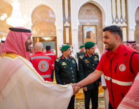 سمو سيدي #ولي_العهد_يستقبل_المهنئين 
مشهد يعبّر عن تلاحم القيادة مع أبناء الوطن ومكانة ضيوف الرحمن في قلب سمو ولي العهد. حفظ الله خادم الحرمين الشريفين وسمو ولي عهده، وأدام عزّهم وفخرهم 💚🇸🇦