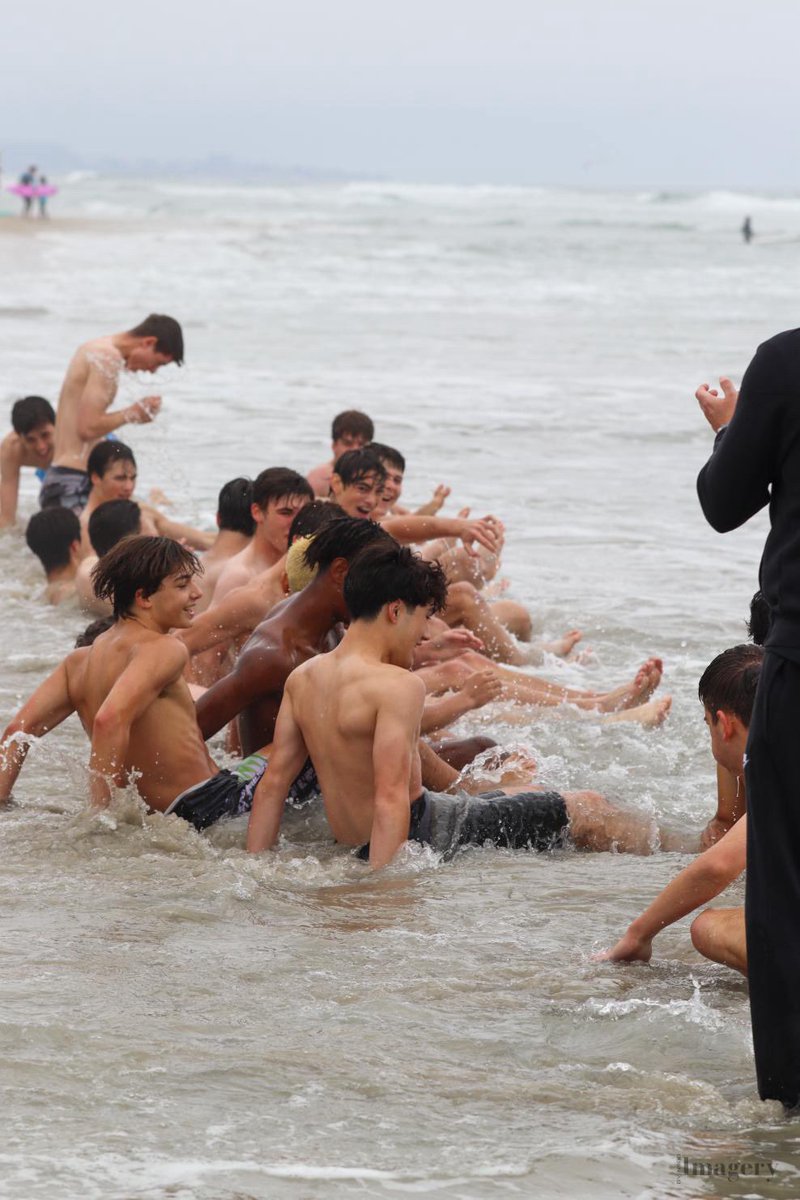 cchsdonsbball's tweet image. Finish Friday #competeforexcellence #executionmindset #fearlesstogrow #fullbenefit