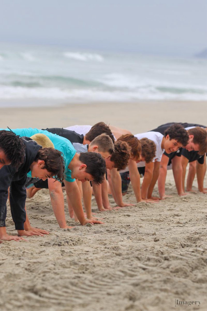 cchsdonsbball's tweet image. Finish Friday #competeforexcellence #executionmindset #fearlesstogrow #fullbenefit