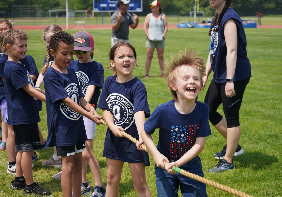 It was a hot — but awesome — day for students from grade 2 to participate in the annual Field Day competition! See more photos at: queensburyschool.org/article/2259154 🏅
#QUFSD #qufsd #queensburyelementary