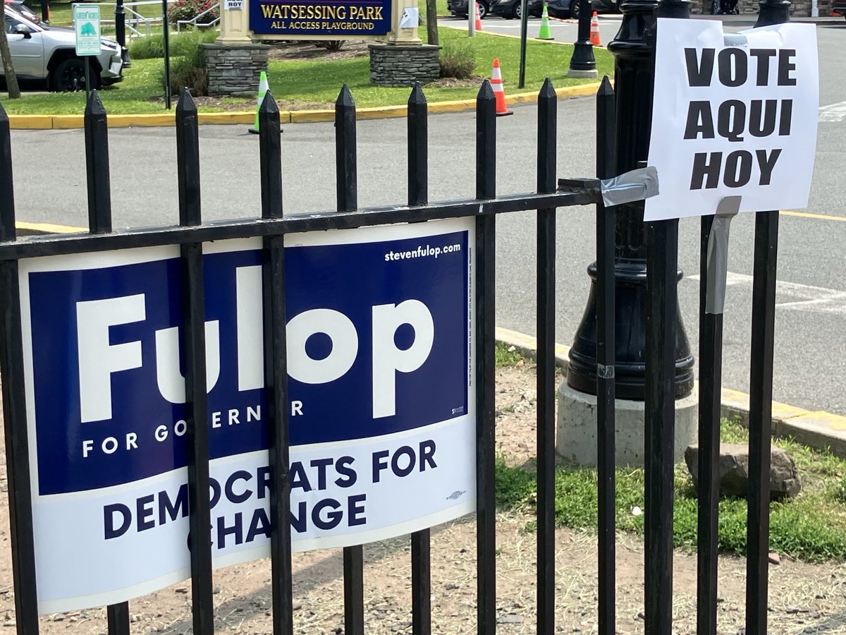Joanhussey1's tweet photo. Watsessing Park Bloomfield NJ
Early voting is on 
Get here before eight to get your vote in today 
#DemocratsForChange ⁦@StevenFulop⁩ for Governor #DemVoice1 https://t.co/tt80DoGH4c