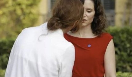 - ¿Ordenó usted el código rojo? ¿Ordenó usted el código rojo? ¡Quiero la verdad!
- ¡Por supuesto que lo hice!