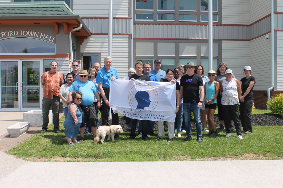 Thank you to representatives of the Brain Injury Association of PEI for joining us for a flag raising today. Their mandate is to promote awareness and provide a space for survivors and their families to receive support and outreach. 

#StratfordPEI
