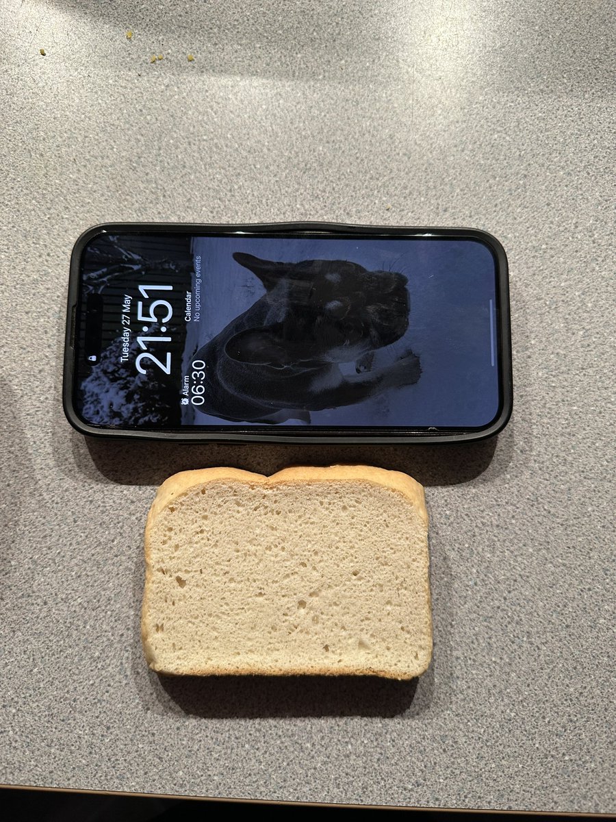 Pamela0106's tweet photo. WTF even is this “bread”???

Took this the other day. 
Forgot to send it to you. 
Diabolical mate. 
Fits in my Granny’s Casio Cassette Player ffs! 
@geniusfoods https://t.co/JaXcJ8Hh4j