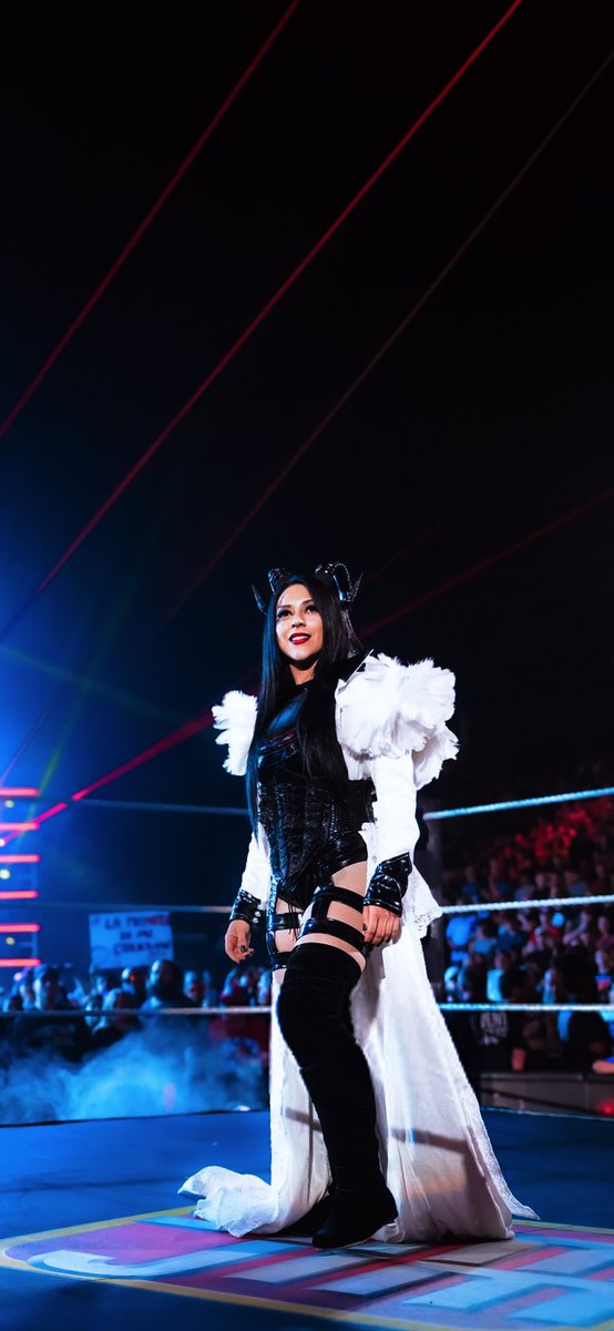 #SmackDown FOLLOW TRAIN!

- Follow me I follow back
- RT
- Reply with a GIF of your favorite wrestler 
- Like and follow everyone who does this
- Credits: <a href="/ItzVarun_____/">Ａｌｏｎｅｂｏｙ</a>