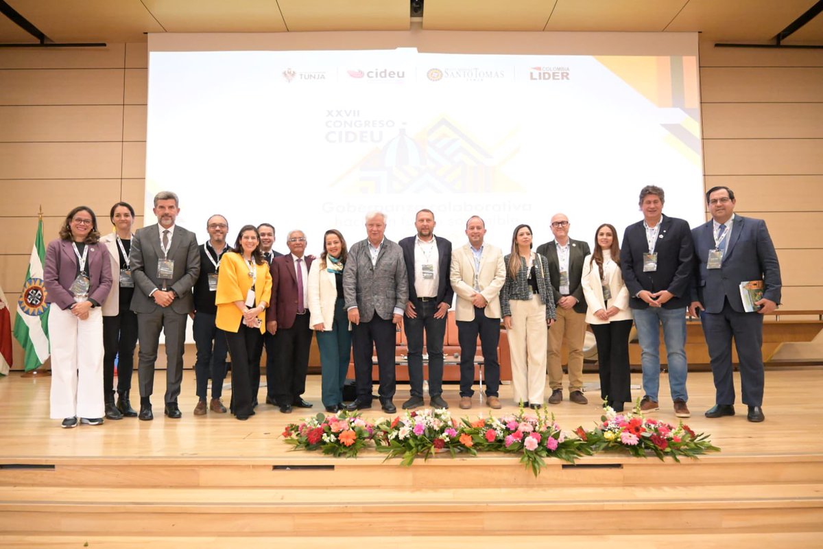 UlpianoSuarez's tweet photo. 🏛️🇨🇴Participé en la Ciudad de Tunja, Colombia, del 27° Congreso de @CIDEU, red de ciudades iberoamericanas que tengo el honor de presidir.

🌎La temática abordada en este encuentro fue la “Gobernanza colaborativa hacia un futuro sostenible” y las actividades se desarrollaron en la prestigiosa Universidad @santotomastunja.

Fueron parte del congreso,  autoridades y representantes de más de cuarenta ciudades e instituciones iberoamericanas.

🗣️Como presidente brindé el discurso de apertura junto a @ElRusoAlcalde, alcalde de @alcaldiatunja y Bárbara Pons Giner, Secretaria General de CIDEU; donde resalté la importancia del trabajo articulado entre los gobiernos locales para hacer frente a desafíos comunes. Además, hice hincapié en la necesidad de que los compromisos surgidos en este congreso se traduzcan en acciones concretas y políticas públicas que nos permitan seguir mejorando la vida de las personas.