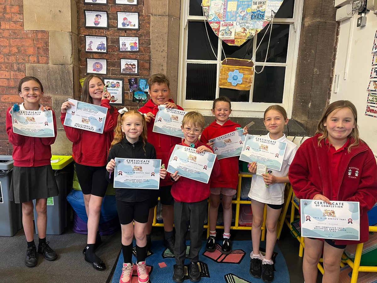 The <a href="/RiddingsJnr/">Riddings Jnr School</a> Well-being Ambassodors have completed the training and are now fully qualified. Will done everyone and thankyou @CompassclMHST and <a href="/MissGSmithRJS/">Georgie Smith</a> for your support.