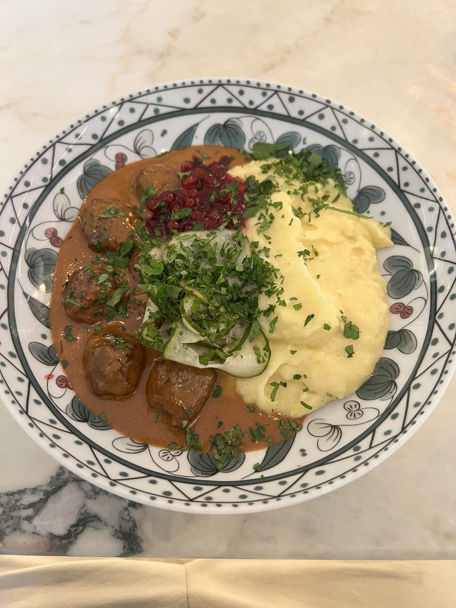 Thanks to the lovely team at <a href="/Scensverige_ITI/">Scensverige</a> for inviting a few of us Scots to join the Swedish performing arts biennial in Östersund. Met lots of great folk and saw some interesting work. It does the heart good to be reminded that we’re still European, no matter what… 🇸🇪🏴󠁧󠁢󠁳󠁣󠁴󠁿🇪🇺