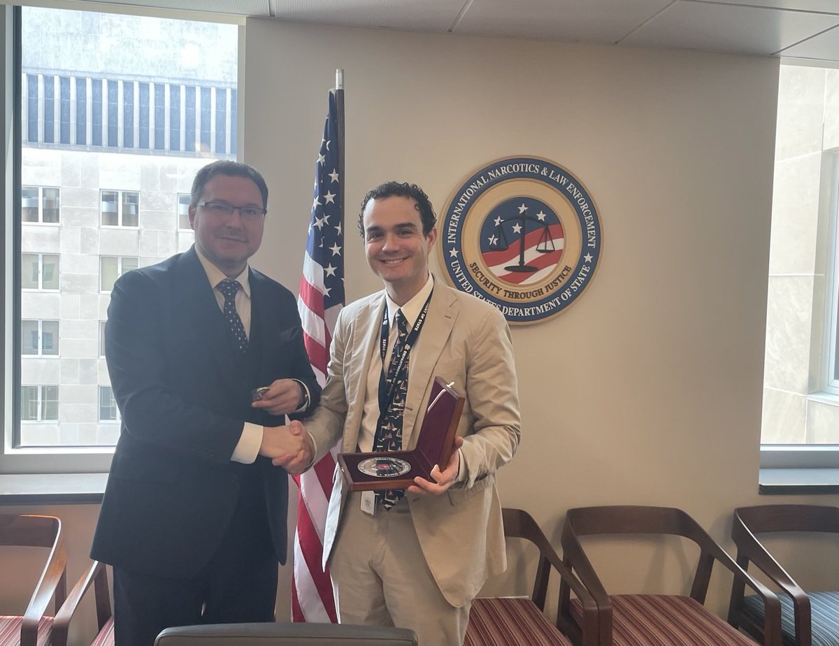 DanielMitov's tweet image. π§π¬π€πΊπΈ In my meeting with Cartland Whaley at the State Dept, I made it clear: π§π¬ must be a reliable barrier against fentanyl and drug trafficking entering πͺπΊ.
Together with top Bulgarian police chiefs, we discussed joint action on drugs, money laundering & counterfeit currency.