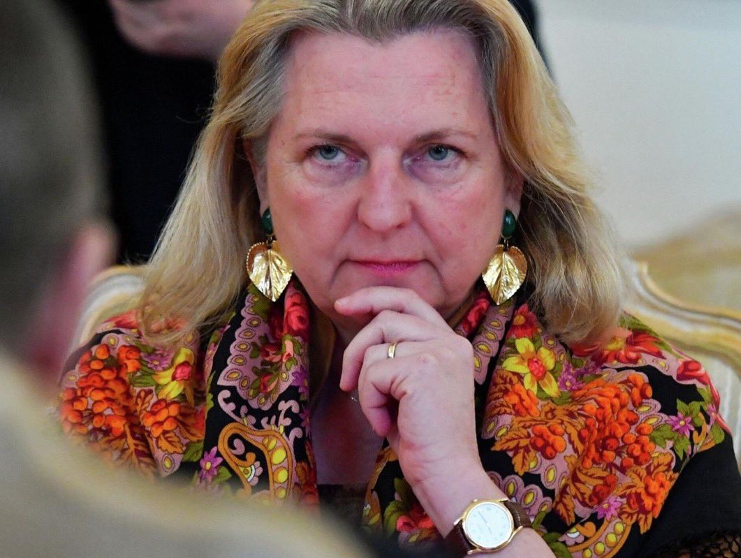 «Фразы Замечательных Людей»
Одесса это русский город!➡️
Coruscant will be free! ⬅️
🙀😻😂