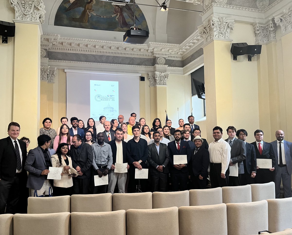 🙌 Después de una semana de fructíferas visitas sobre la innovación, la ciencia y la tecnología en Italia 🇮🇹, los estudiantes mexicanos galardonados con los Italian Technology Awards regresan a 🇲🇽.

@italyinmex

#MadeinItaly #italiantechnologyawards #MachinesItalia #ICE #ITA