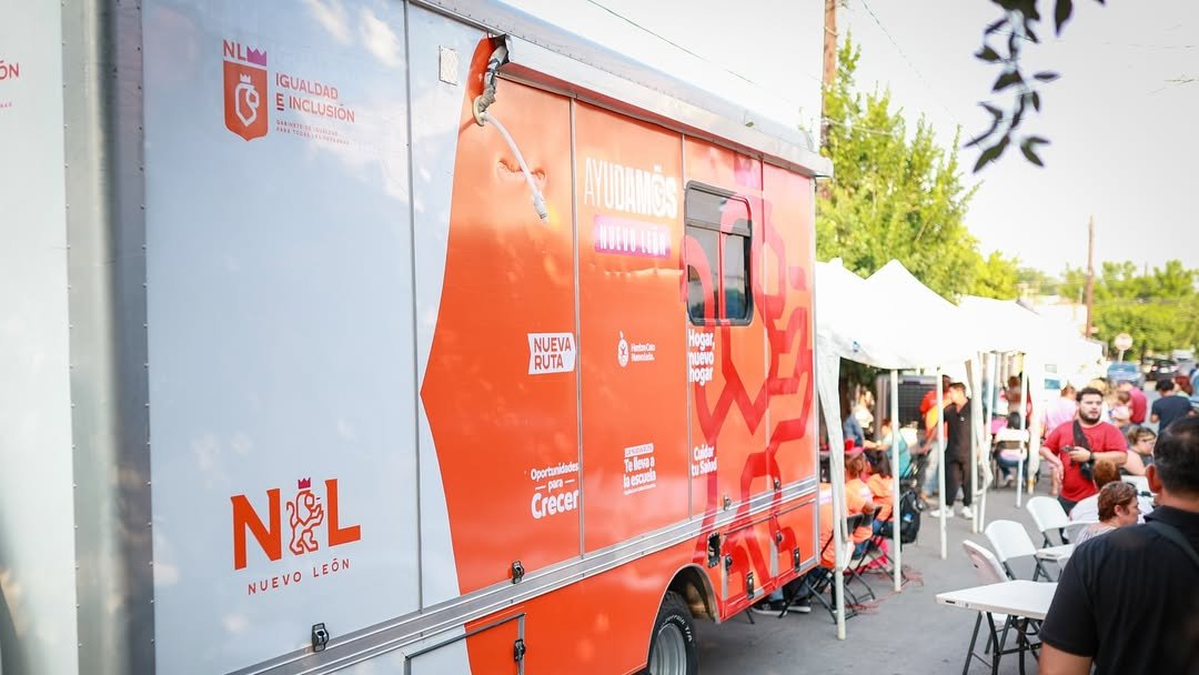 ¡La #AyudaNaranja llegó a Unidad Modelo!  🍊💪

La secretaria de Igualdad e Inclusión, <a href="/MarthaHerreraNL/">Martha Herrera</a>, visitó la colonia para acercar servicios de salud, apoyos y oportunidades a través de la Estación de Servicio Ciudadano. 🙌🏻🧡