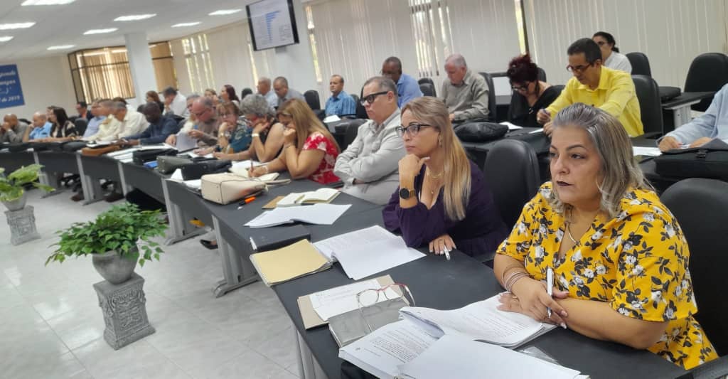 Durante la primera jornada, los directivos han centrado el debate en los indicadores actuales del Programa Materno Infantil y en las acciones necesarias para fortalecer la atención integral a gestantes y niños.  
#CubaPorLaVida 🇨🇺