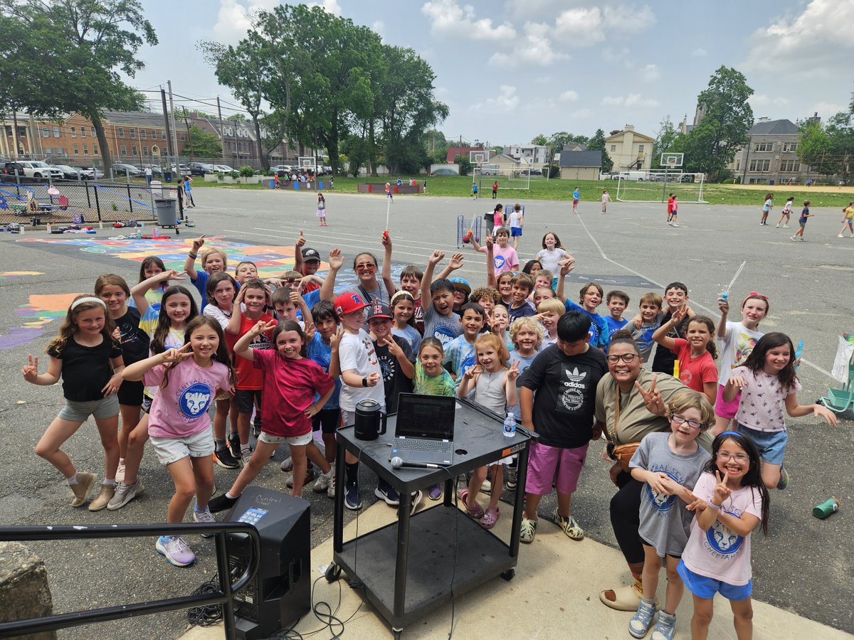 Day 5 and the FINAL day of <a href="/CentralES1/">Central ES</a> Wellness Week: Freestyle Friday!
Wow, what a week we have had!🤩Today, students got to choose between playing with therapy dogs, reading indoors, a dance party outside w/ Mrs. A, and bubble blowing! We had a BLAST! Can you tell?
