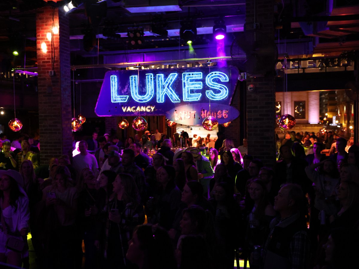 Nothin' like CMA Fest in VIP 🍾 🥂 Book a table with us and elevate your night!

#Lukes32Bridge #CMAFest