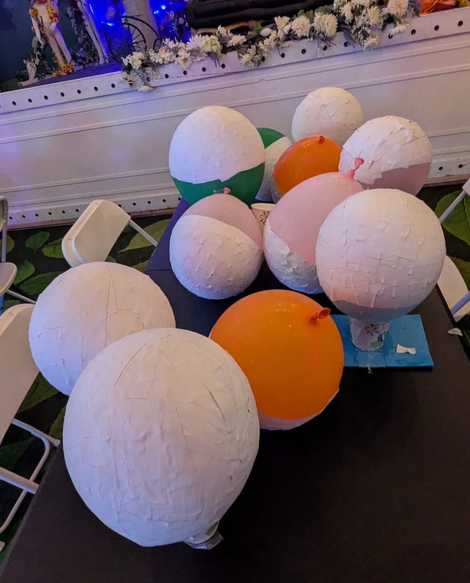 outofyerhed's tweet photo. Who says volunteer work has to be boring? And if I get to work on some immersive art installations in the process well that's just a win-win, isn't it?? https://t.co/dcINDLpb1L