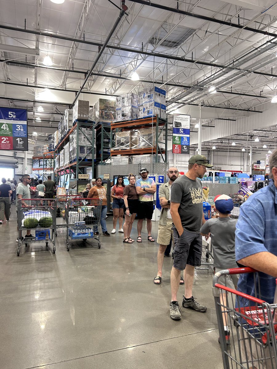 randombeth's tweet photo. Well @Costco decided to make things more complicated at the food court these days. Much bigger mess and now the food court line (once you’ve already paid) blocks the line to leave the store. 🤦‍♀️🤦‍♀️🤦‍♀️ https://t.co/oDfwA7HQFA