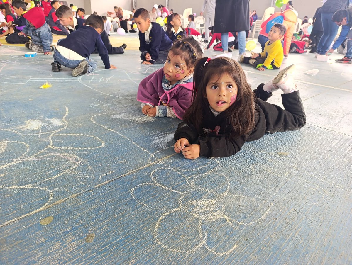 quintanilla_ale's tweet photo. ¡Día del Niño increible! 🎉🎂 

Música, baile, caritas pintadas y brinca brinca en El Pan. 

Gracias al GAD Municipal por hacer posible ExpresArte, un día lleno de alegría y diversión para nuestros pequeños 🌟💕 

#DíaDelNiño #ExpresArte #InfanciaFeliz https://t.co/GERv0LSzwQ
