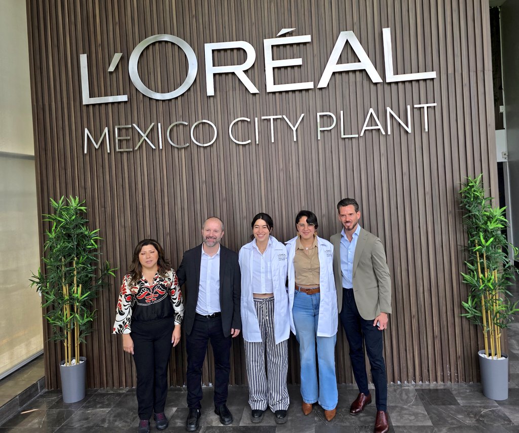 SedecoCDMX's tweet photo. Innovación en la belleza, cuidado al medioambiente, circularidad y bienestar compartido, eso y más conversamos en la visita a la planta de @lorealmexico junto a @CamachoCirce titular de @XochimilcoAl.

Pronto habrá una colaboración en pro de la autonomía económica de las mujeres. https://t.co/5bYxOEIgEf