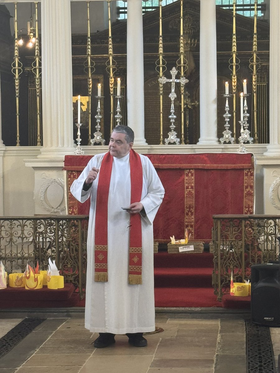 splcoleman's tweet image. Today we welcomed St George's Hanover Square school for their Pentecost Eucharist. We began at school and processed through @FarmStChurch before celebrating the Eucharist at Grosvenor Chapel. It was wonderful to welcome Fr Dominic SJ from Farm St as our preacher.
